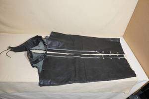 lot 204 image: Highway Hawks Black Leather Chaps -XL