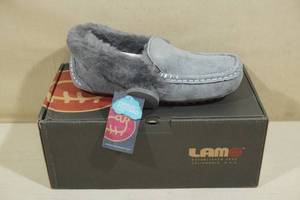 lot 213 image: Lamo Womens Aussie Moccasin Slippers -Size 7, Charcoal