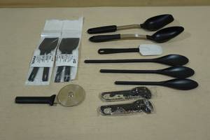 lot 224 image: Assorted Kitchen Utensils -Spoons, Spatulas, Wine Corkscrews, Pizza Cutter