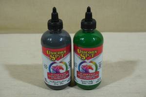 lot 232 image: 2 8fl oz Unicorn Spit Gel Stain & Glaze -Gray & Green