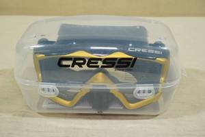 lot 242 image: Cressi Liberty Triside Scuba Mask -BlackGold