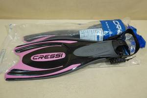 lot 267 image: Cressi Adult Powerful Efficient Open Heel Scuba Diving Fins -Size SM