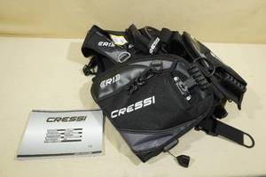 lot 1P image: Cressi Lightweight Scuba Diving Jacket BCD with Integrated Movable Weight Pockets and 3 Exhaust Valves -Medium