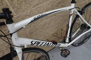 lot 1O image: Specialized Allez Sport Aluminum Road Bike