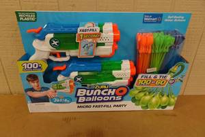 lot 285 image: Zuru Bunch-O-Balloons Pack with Two Squirt Guns