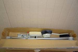 lot 315 image: Deluxe Car Washing Kit