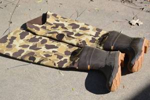 lot 193 image: size 9 Thinsulate fishing boots