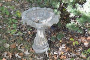 lot 212 image: Bird Bath