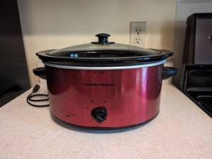 lot 103 image: Crock Pot