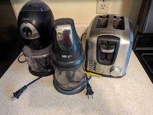 lot 107 image: 3 Small Kitchen Appliances - See Pictures