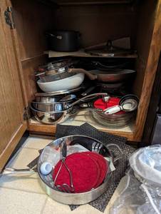 lot 109 image: Contents Of Cupboard - See Pictures