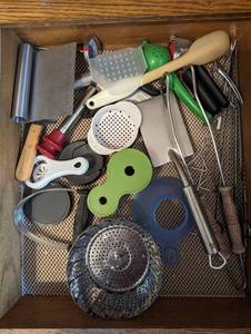 lot 116 image: Contents Of Drawer - See Pictures