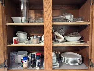 lot 122 image: Contents Of Cupboard - See Pictures