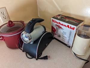 lot 124 image: 4 Small Kitchen Appliances - See Pictures