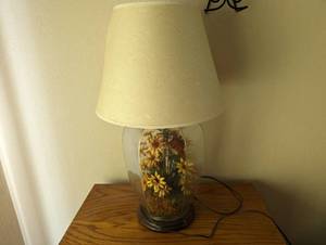 lot 134 image: Sunflower Lamp