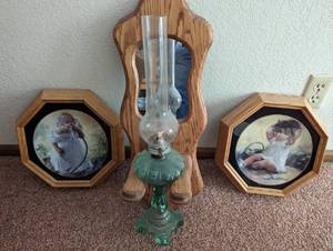 lot 136 image: 3 Pieces of Wall Decor - See PIctures