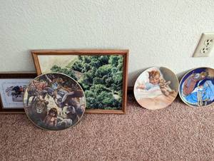 lot 137 image: Collection of Home Collectibles
