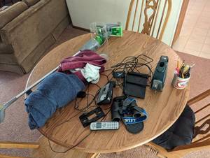 lot 139 image: Contents on Table - DOES NOT INCLUDE TABLE