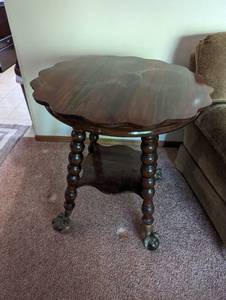 lot 143 image: End Table