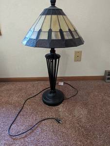 lot 411 image: Table Lamp
