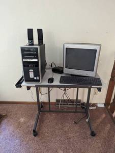 lot 418 image: Computer Desk - DOES NOT INCLUDE CONTENTS ON DESK