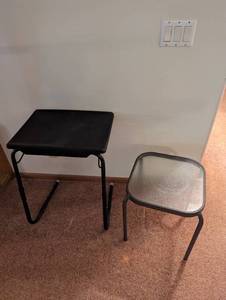 lot 433 image: 2 Small Tables