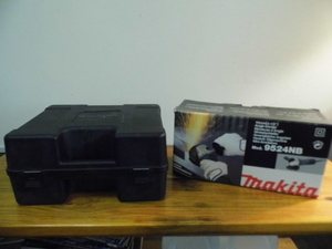 lot 301 image: Wagner spray painter in case and a Makita angle grinder