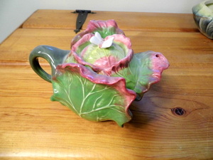 lot 332 image: Floral teapot