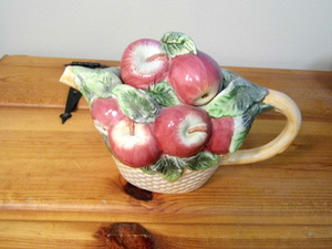 lot 337 image: Apple teapot