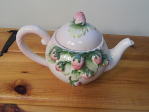 lot 339 image: Strawberry teapot
