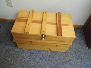 lot 359 image: Wood trunk with models, hardware and much more