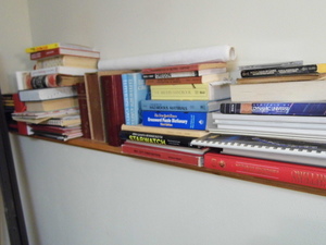 lot 360 image: Large collection of books of assorted generes