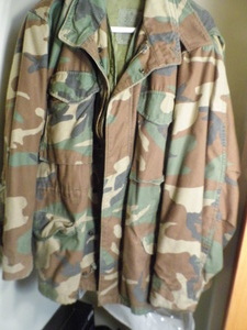 lot 369 image: 3 Cammo coats, Cammo backpack and an army uniform size S