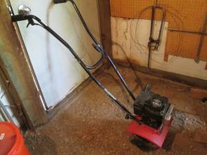 lot 61 image: Murray 2hp 10 gas powered garden tiller
