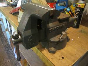 lot 65 image: Heavy duty 6 Craftsman bench vise