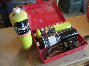 lot 68 image: Bernzomatic TS4000 Torch head, propane cylinder, map gas and more