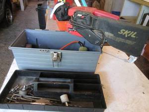 lot 71 image: Plastic toolbox, Skil 4.5hp belt sander, vintage drill, drill bits and more