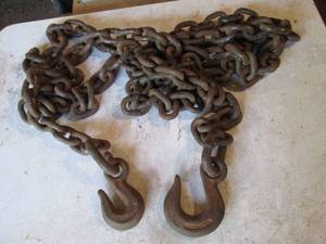 lot 73 image: Heavy duty 38 logging chain with hook ends