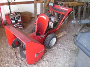 lot 3 image: Troy-Bilt 26 Two-stage gas powred Snowthrower