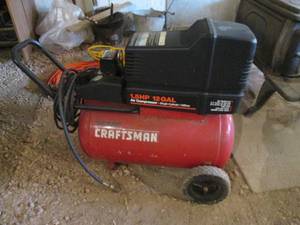 lot 5 image: Sears Craftsman 1.5hp 12 gallon single cylinder hotdog air compressor
