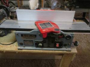 lot 6 image: Delta Variable speed bench jointer