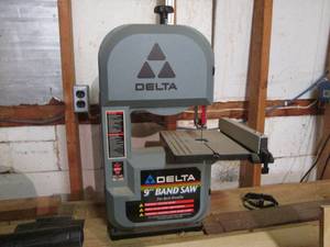 lot 11 image: Delta 9 Band saw