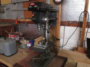 lot 12 image: Craftsman 10 5-speed 12 chuck  Drill press