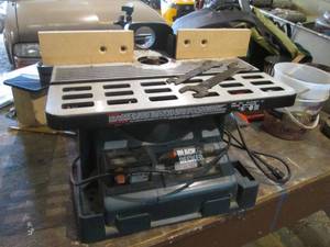 lot 21 image: Portable Black and Decker Router table