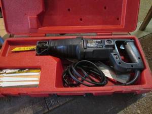 lot 48 image: Sears Craftsman industrial reciprocating saw in case with additional cutting blades