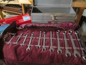 lot 54 image: Metal Sears Craftsman toolbox containing a vintage wrapped wrench set, assortment of 14 and 38 sockets plus other supplies
