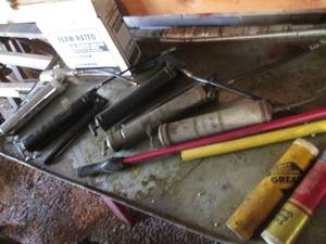 lot 97 image: Grease gun grouping with case  of tube grease