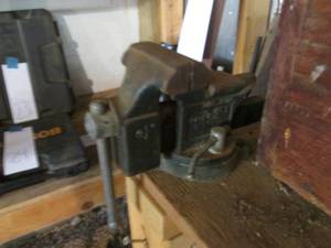 lot 461 image: Dunlap 3 12 Bench vise