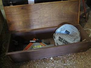 lot 467 image: Long hand made tool box containing measuring squares, pry bar and jumper cables