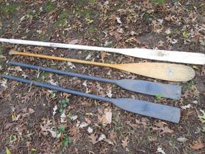 lot 473 image: Feather Light,  Gruman and a non-branded grouping of boat oars